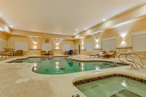 Holiday Inn Express and Suites Alpine by IHG - Piscine