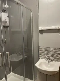 The Hole In The Wall - Bathroom