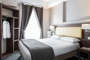 Hôtel Ambassadeur - Room
