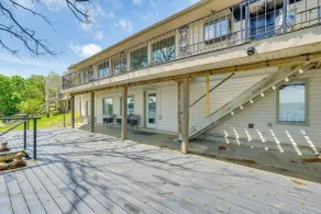 2 Decks, Lake Views! Group Escape in Osage Beach - Intérieur
