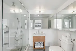 The Townhouse Hotel - Bathroom