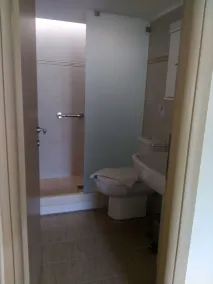 Spaceful Apartment With Veranda 'n Garden - Bathroom