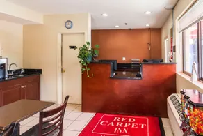 Red Carpet Inn Norwalk - Interior entrance