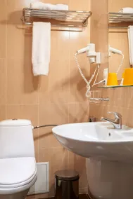 Victoria Hotel - Bathroom