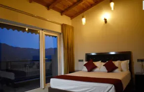 Captains Paradise Luxury Resort at Mukteshwar Hill Station - Room