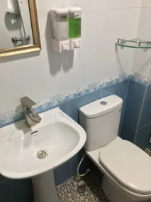 Everest Guest House - Bathroom