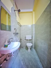 Lumbini Garden Lodge - Baño