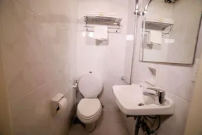 Holiday Home Suites - Bathroom