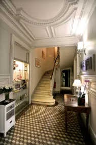 Hotel Henri IV - Interior entrance