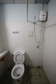 Narasiri Service Apartment - Bathroom