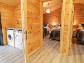 Bryn Eiddon Log Cabin - Room
