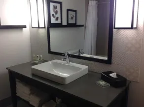 Country Inn & Suites by Radisson, Jackson, TN - Salle de bain