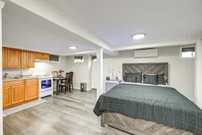 Walkable Elmont Studio: 19 Mi to New York City! - Interior