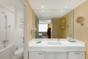 Millennium Court, Budapest - Marriott Executive Apartments - Bathroom