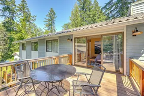 Home on > 1 Acre of Woods in Seattle Suburbs! - Innvendig