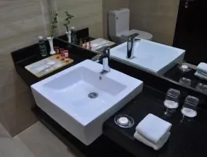 Ramada Linyi North - Badezimmer