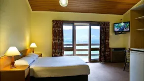 Mountain Creek Motel Bar & Restaurant - Rum