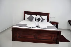 Airport Grand Holiday Home - Zimmer