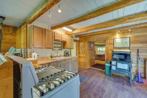 Historic Century-Old Cabin in Downtown Hope - Innvendig