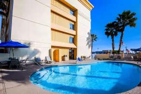 La Quinta by Wyndham Houston Baytown East - Piscine