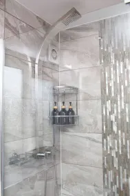 The Grey Mansion - Bathroom