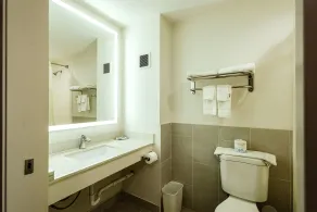 Coratel Inn and Suites By Jasper Saint Paul Minneapolis Inver Grove Heights - Salle de bain