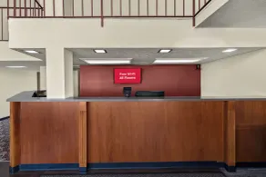 Red Roof Inn & Suites Cave City - Reception