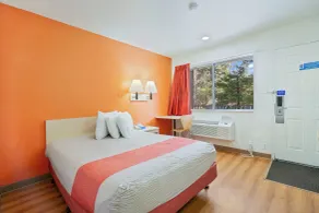 Motel 6-Big Bear Lake, CA - Zimmer