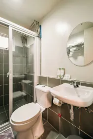 Precious Florannjoe Chic New Studio With Best Care - Bathroom