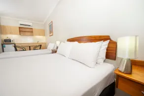 Shamrock Gardens Motel - Room