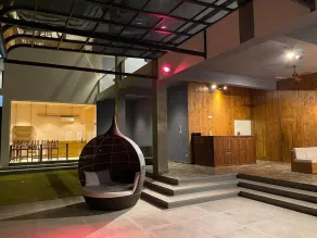 Peacock Mazzarine HIRIKETIYA - Lobby