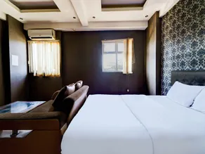OYO Life 93086 Apartemen The Suite Metro By Abbah Property - Zimmer