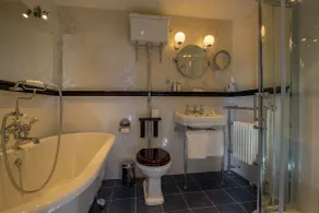 Ghan House - Bathroom