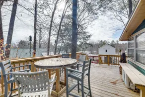 Lovely Maine Cabin w/ Deck, Gas Grill & Fire Pit! - Interiör