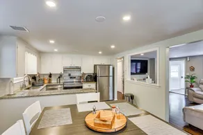 Stay & Play in Plymouth: Spacious Home w/ Yard - Interiör