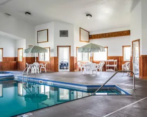 Quality Inn & Suites Eldridge Davenport North - Pool