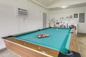 Pregame Pool Matches, 1 Mi to UO Campus - Interiør