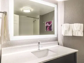 La Quinta by Wyndham Austin Airport - Salle de bain