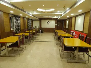 Hotel Aadhi - Restaurant