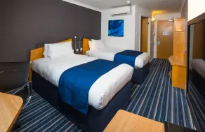 Holiday Inn Express Northampton - South by IHG - Room