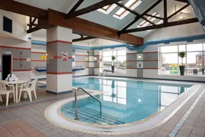 Holiday Inn Ellesmere Port/Cheshire Oaks by IHG - Piscina