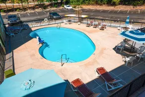 Quality Inn & Suites near Six Flags - Austell - Piscine