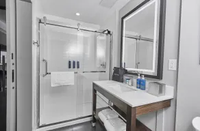 Four Points by Sheraton Oakville - Badezimmer