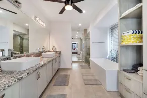 Marbella Lane - PrimeVilla n Modern Home - Badrum