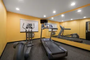 Super 8 by Wyndham Rochester Mayo Clinic Area - Salle de remise en forme
