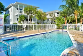 Bayview South 801 Eisenhower Dr. #6 - Basseng