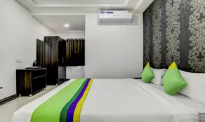 Treebo Grand Euro Pipliyahana Square - Chambre