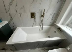 Dippen Hall Signature Apartment - Minutes From Gatwick Airport - Bathroom