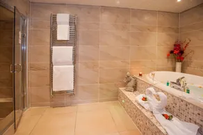 Windermere Boutique Hotel Spa Suites & Hot Tubs - Baño