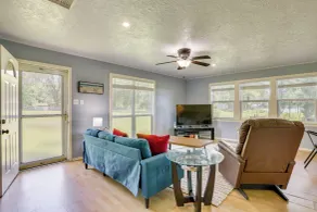 Rural Lakefront Home - 17 Mi to Dtwn Livingston - Parte interna